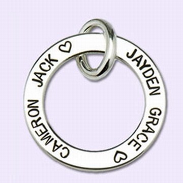 Металлическое кольцо с лазерной гравировкой имен